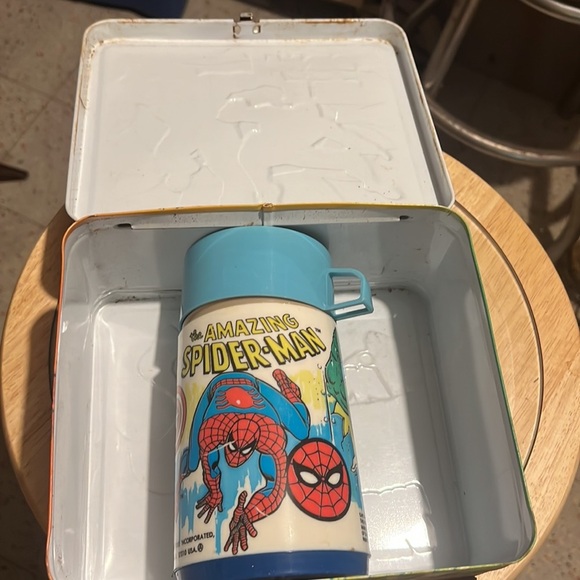 Vintage 1980 Aladdin Spider-Man and The Hulk Metal Lunch Box with Thermos. - Picture 4 of 4